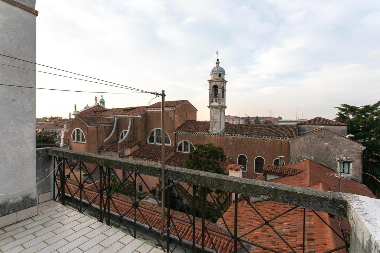 Venice Lance With Lift, 2 Minutes Walk From The Train Station Bagian luar foto